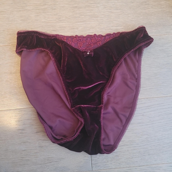 Vintage Vanity Fair Velvet Bra And Underwear Set - Picture 10 of 10